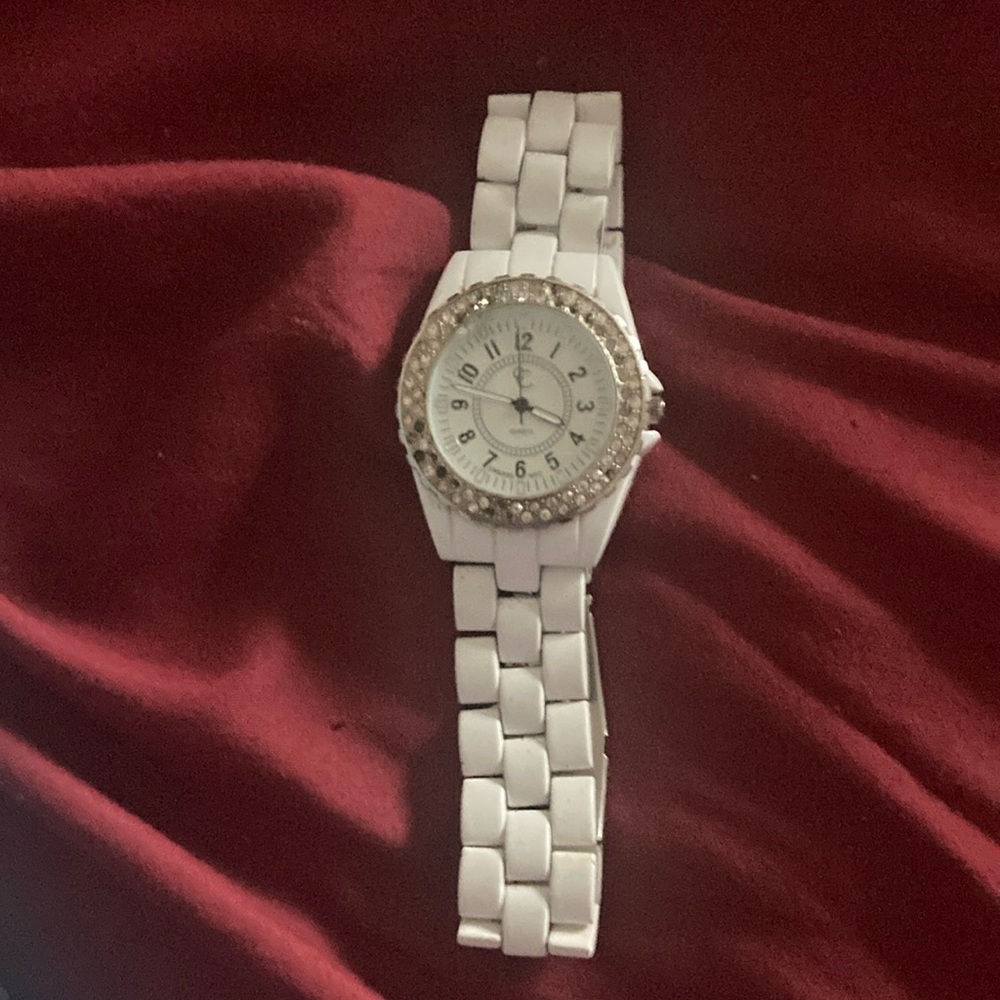Elegant White Watch with Crystal Bezel